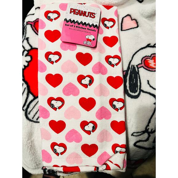 Snoopy super soft 50 by 70s plush throw valentines bundle/lot two kitchen towels - Picture 10 of 10